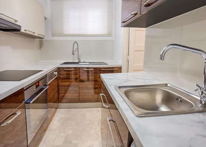 Luxury Living Nisos Vs Rhodes Town *